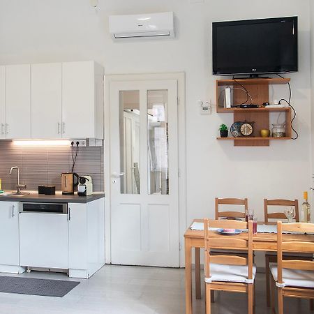 Dora Apartment Near Buda Castle With Parking! Budapest Exteriör bild