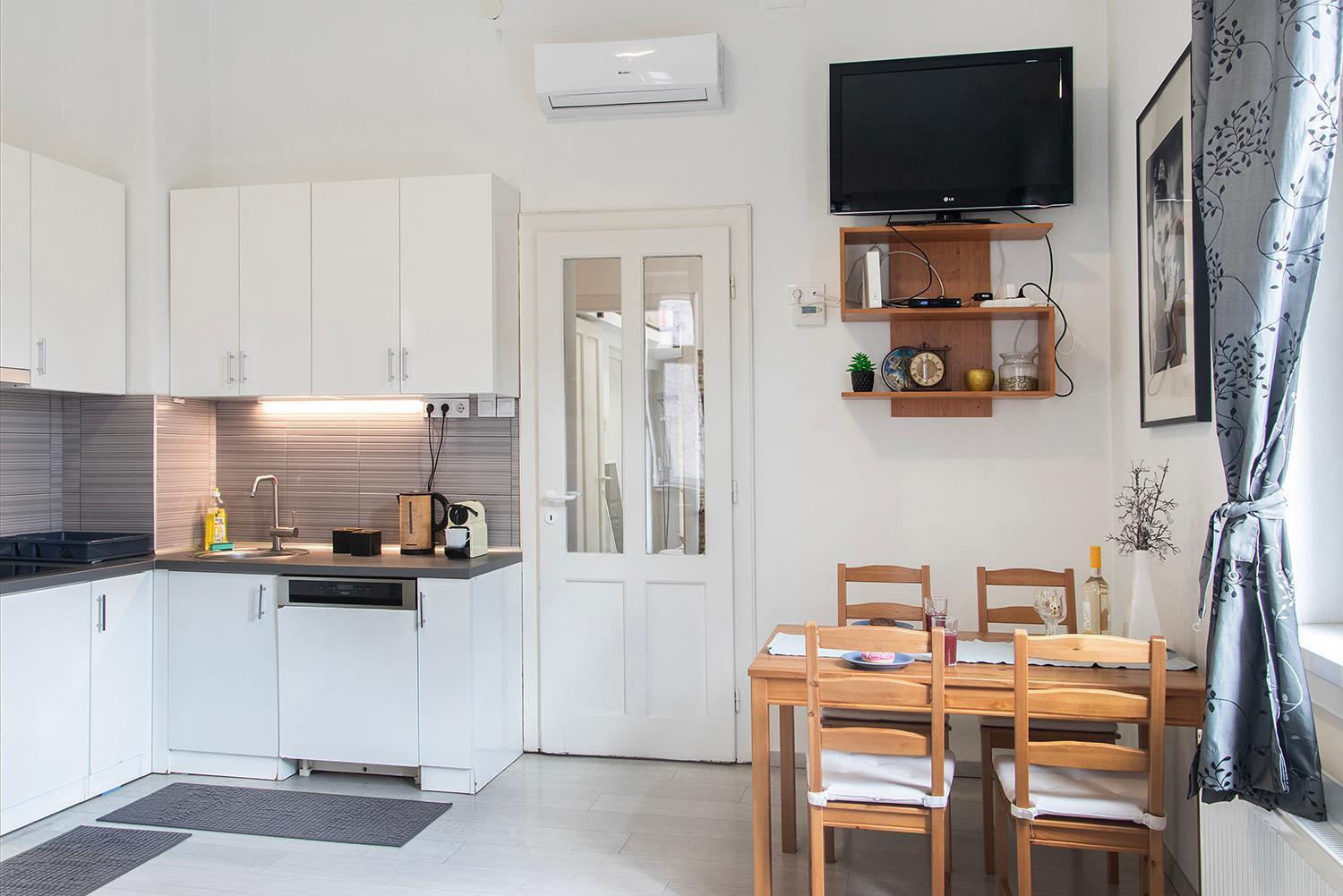 Dora Apartment Near Buda Castle With Parking! Budapest Exteriör bild