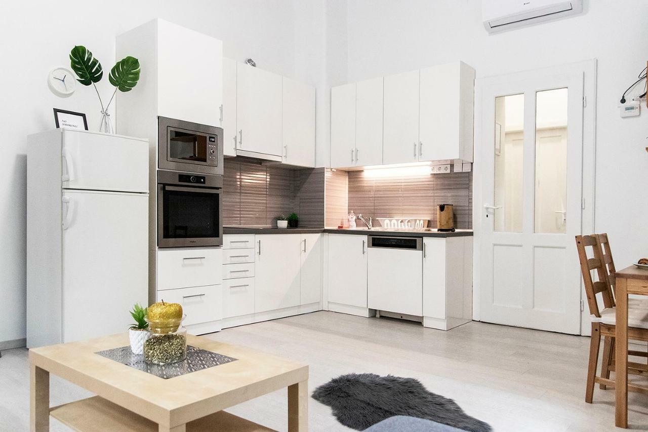 Dora Apartment Near Buda Castle With Parking! Budapest Exteriör bild